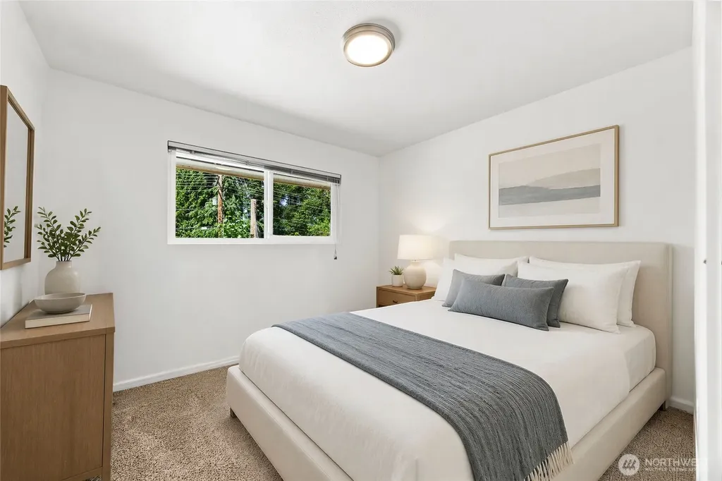 16217 SE Newport Way Bellevue WA 98006