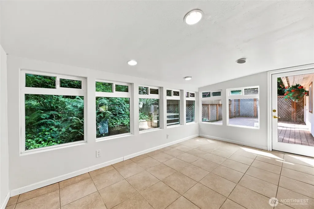 16217 SE Newport Way Bellevue WA 98006