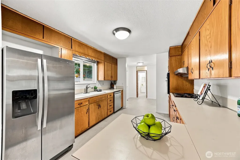 16217 SE Newport Way Bellevue WA 98006