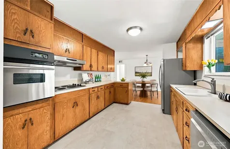 16217 SE Newport Way Bellevue WA 98006