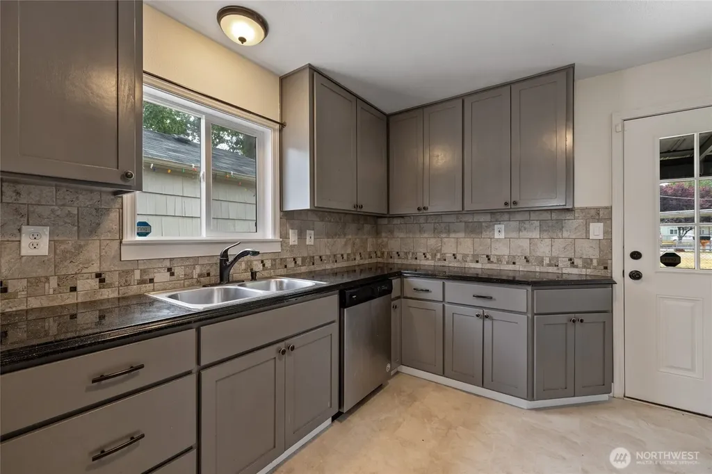 15113 SW Grant Avenue Lakewood WA 98498
