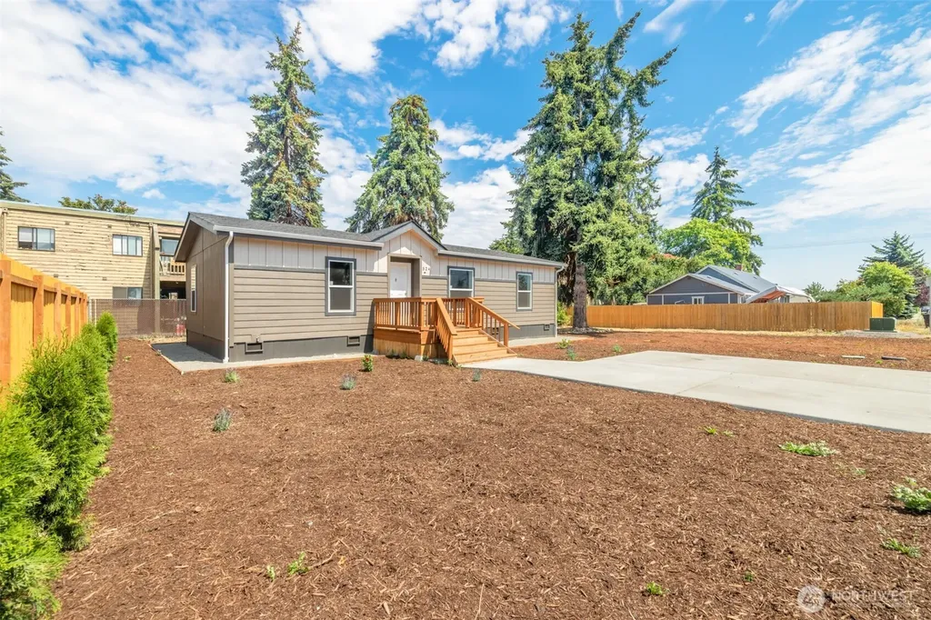 524 W Prairie Street Sequim WA 98382