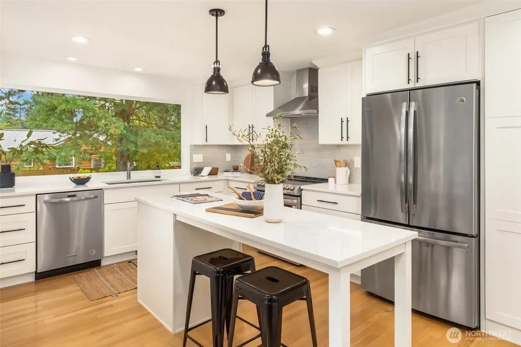 8233 40th Avenue NE Seattle WA 98115