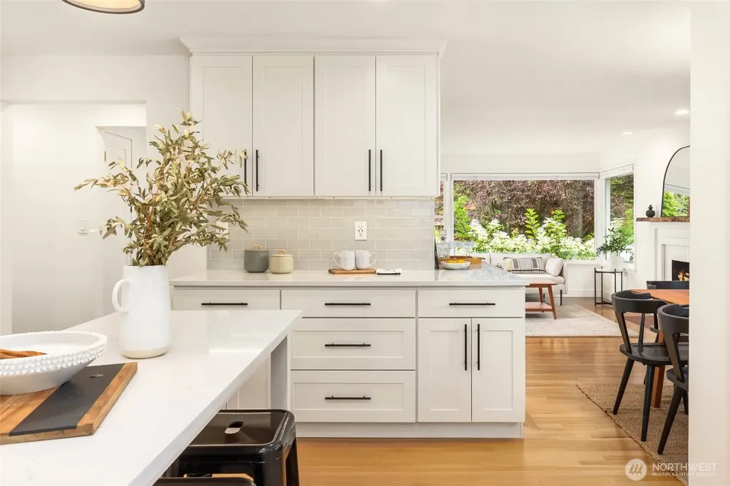 8233 40th Avenue NE Seattle WA 98115