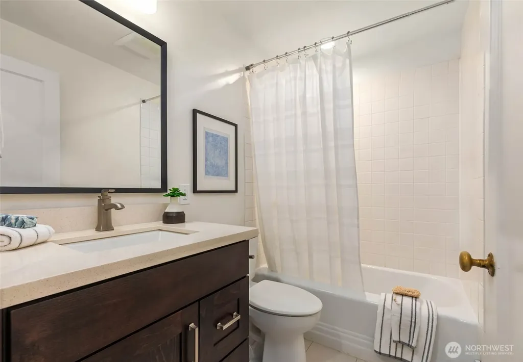 8233 40th Avenue NE Seattle WA 98115