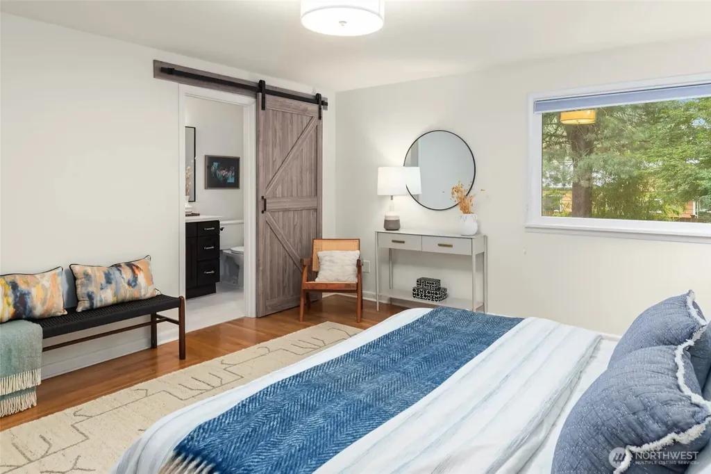 8233 40th Avenue NE Seattle WA 98115
