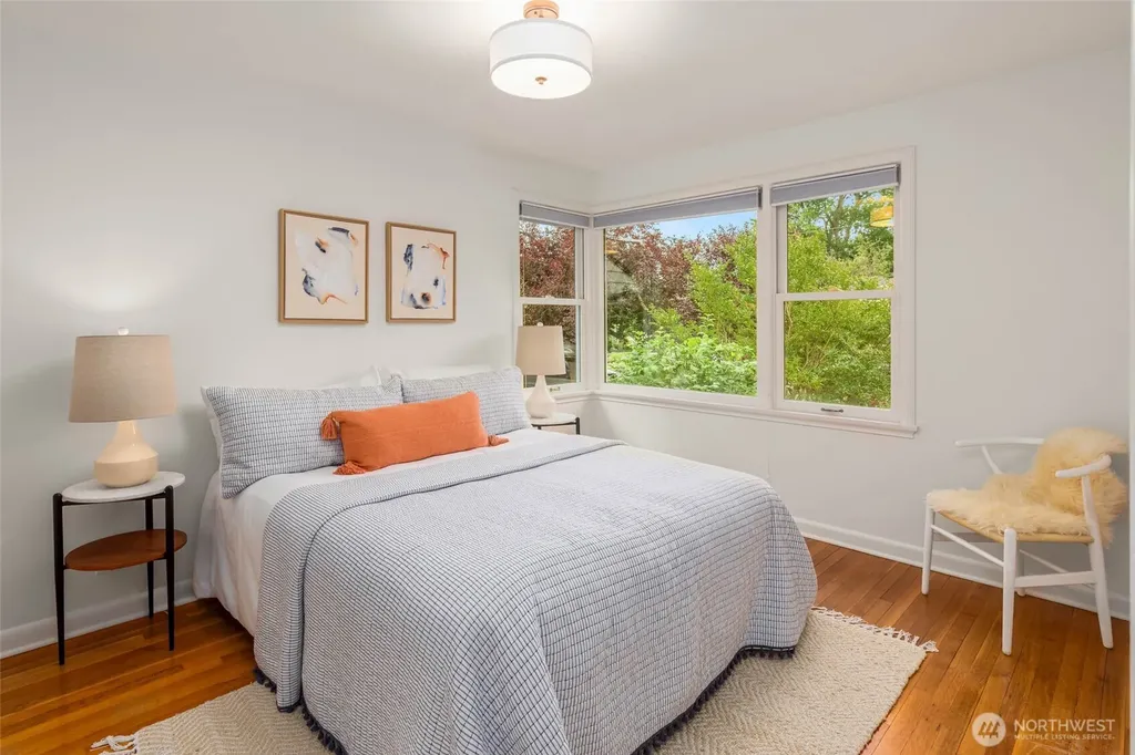 8233 40th Avenue NE Seattle WA 98115