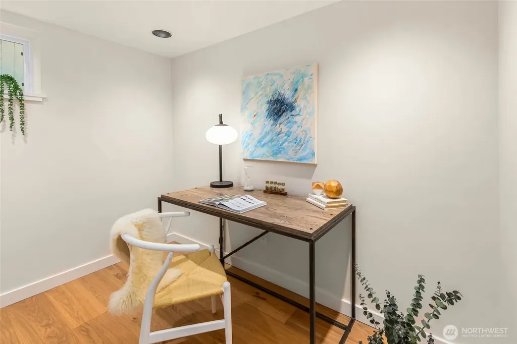 8233 40th Avenue NE Seattle WA 98115