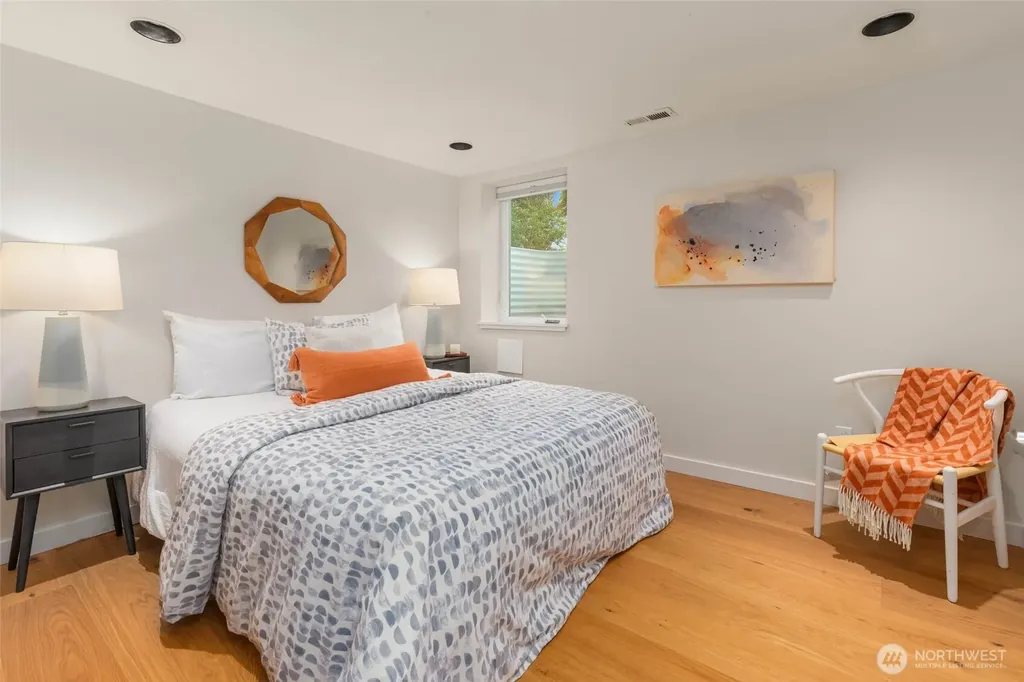 8233 40th Avenue NE Seattle WA 98115