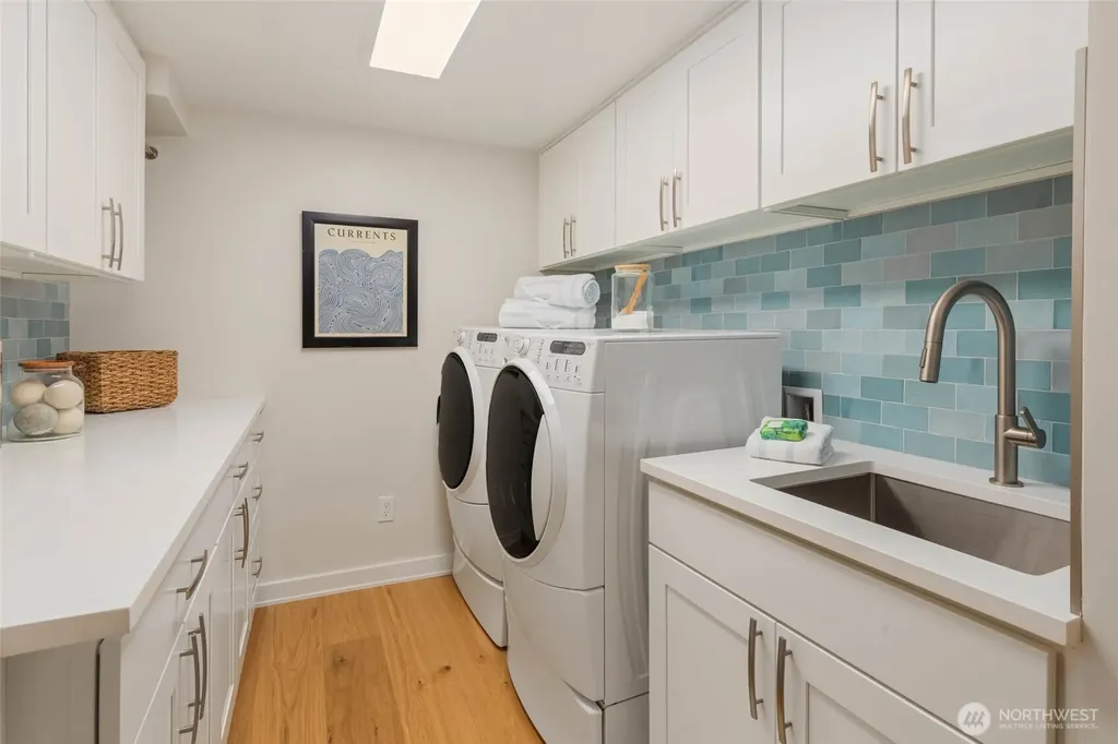 8233 40th Avenue NE Seattle WA 98115