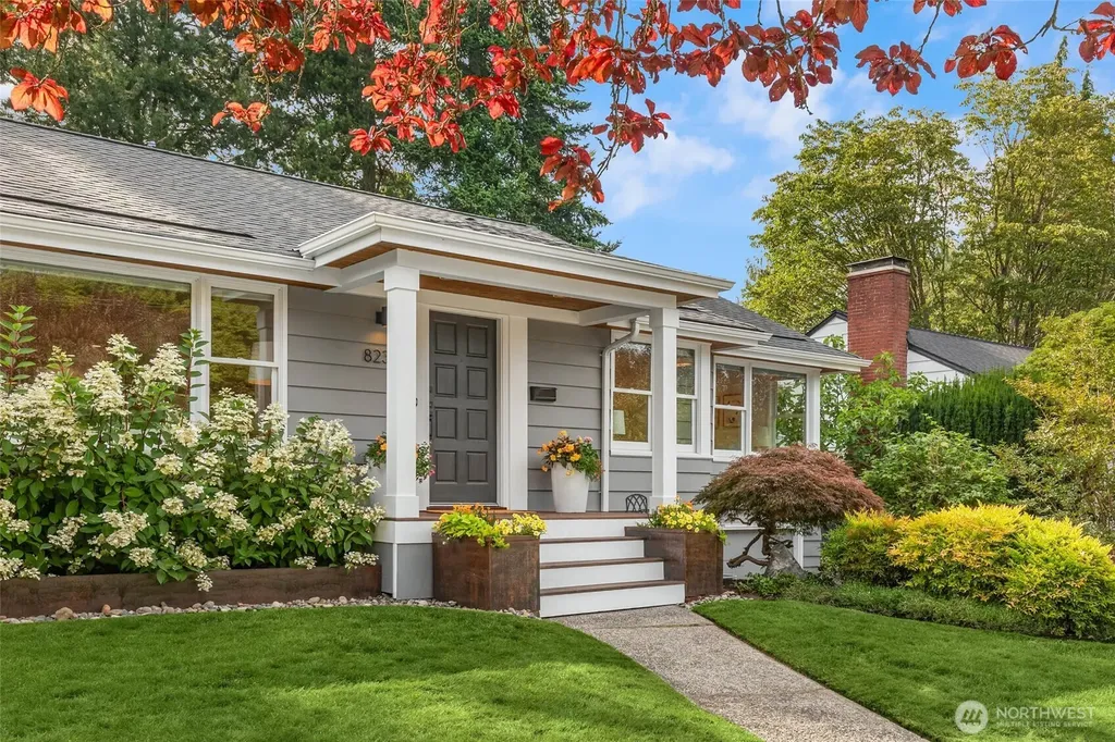 8233 40th Avenue NE Seattle WA 98115
