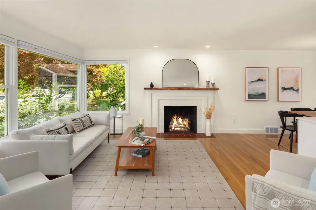 8233 40th Avenue NE Seattle WA 98115