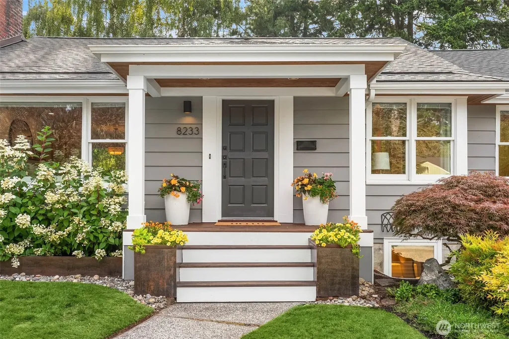 8233 40th Avenue NE Seattle WA 98115