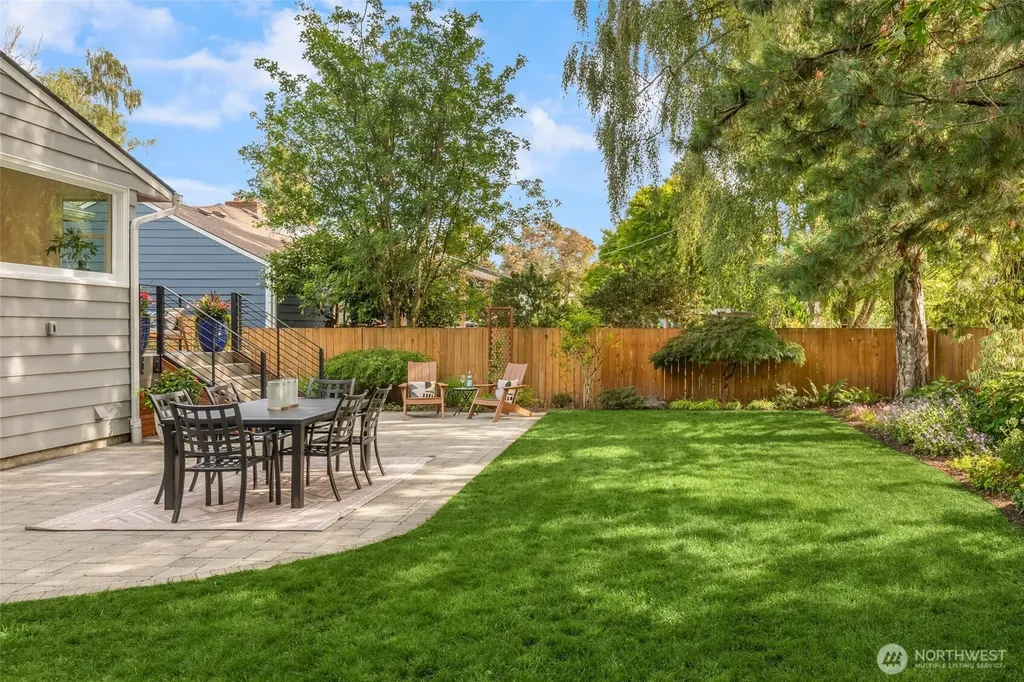 8233 40th Avenue NE Seattle WA 98115