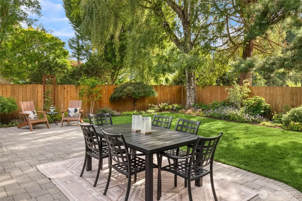 8233 40th Avenue NE Seattle WA 98115