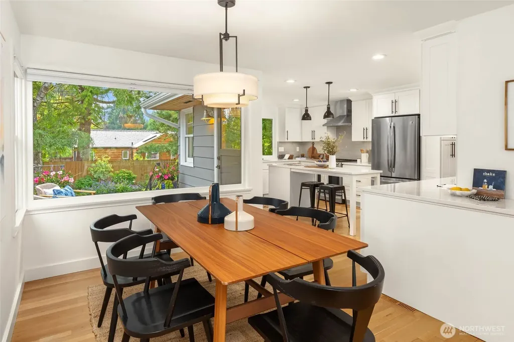 8233 40th Avenue NE Seattle WA 98115