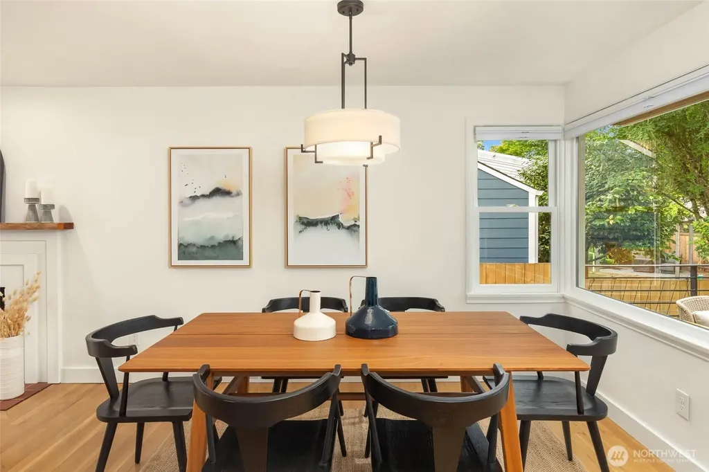 8233 40th Avenue NE Seattle WA 98115