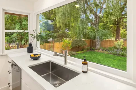 8233 40th Avenue NE Seattle WA 98115