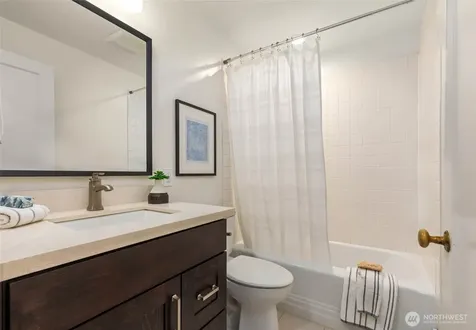 8233 40th Avenue NE Seattle WA 98115