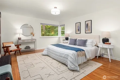 8233 40th Avenue NE Seattle WA 98115