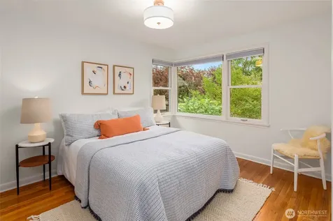8233 40th Avenue NE Seattle WA 98115