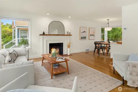 8233 40th Avenue NE Seattle WA 98115