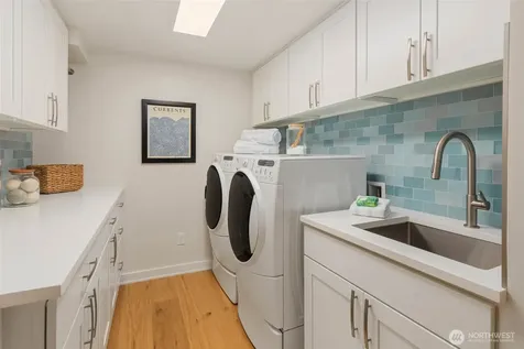 8233 40th Avenue NE Seattle WA 98115