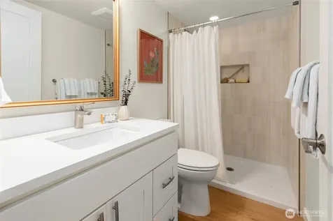 8233 40th Avenue NE Seattle WA 98115