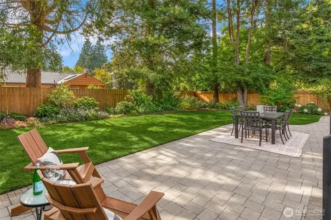 8233 40th Avenue NE Seattle WA 98115