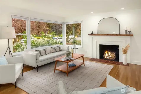 8233 40th Avenue NE Seattle WA 98115