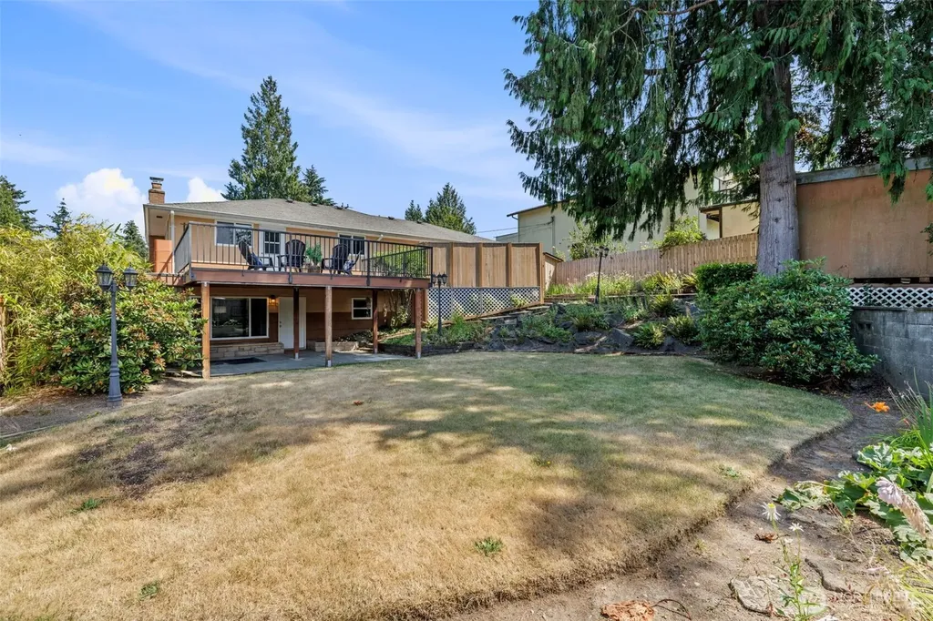 16613 19th Avenue SW Burien WA 98166