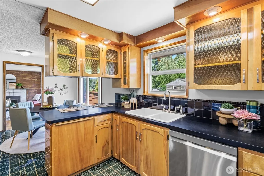 16613 19th Avenue SW Burien WA 98166