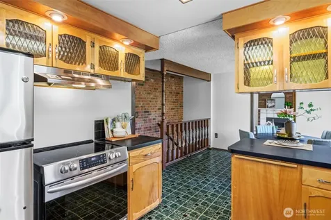 16613 19th Avenue SW Burien WA 98166
