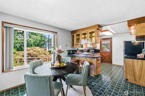 16613 19th Avenue SW Burien WA 98166