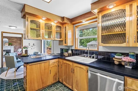 16613 19th Avenue SW Burien WA 98166