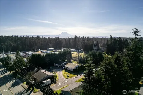 11211 126th Avenue Ct E Puyallup WA 98374