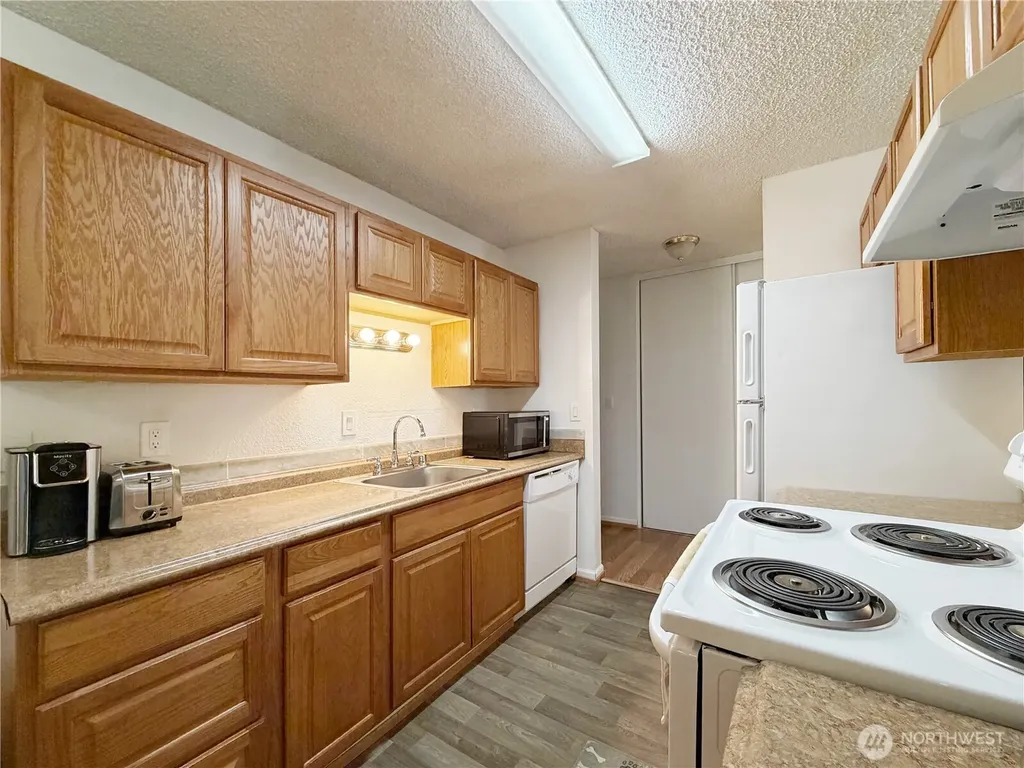 10455 Des Moines Memorial Drive S Seattle WA 98168