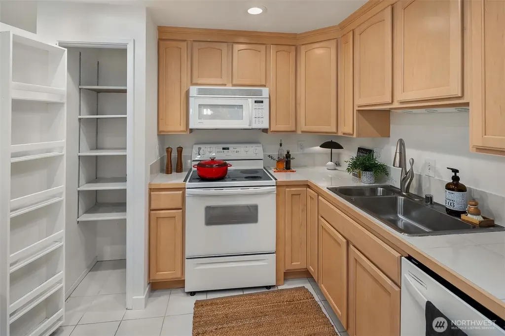 15 168th Avenue NE Bellevue WA 98008