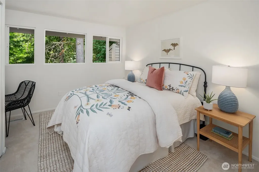 15 168th Avenue NE Bellevue WA 98008