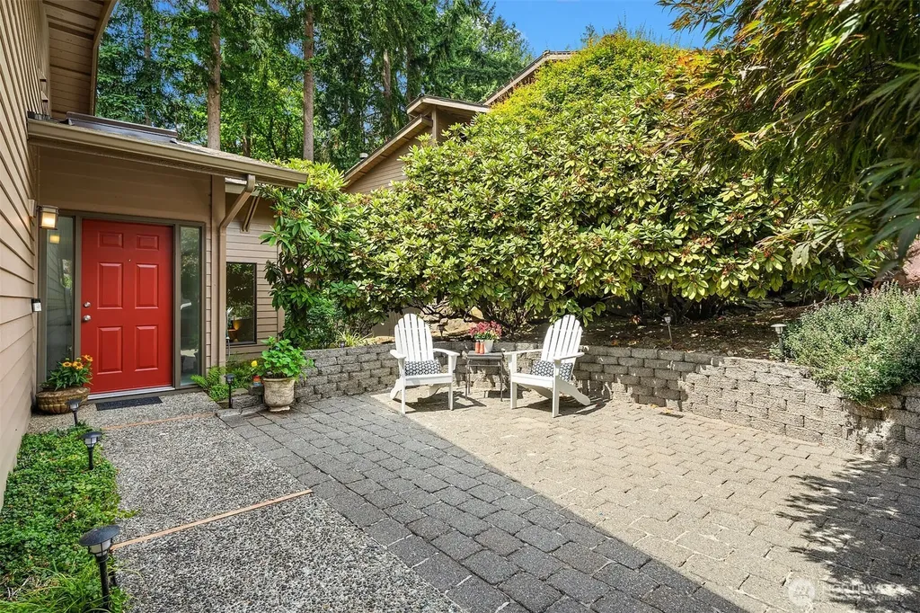 15 168th Avenue NE Bellevue WA 98008