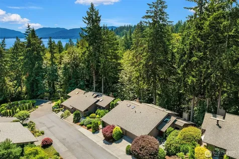 15 168th Avenue NE Bellevue WA 98008