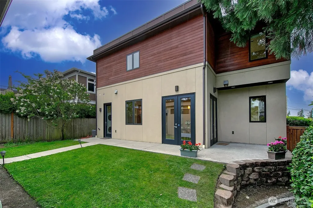 526 14th Avenue W Kirkland WA 98033
