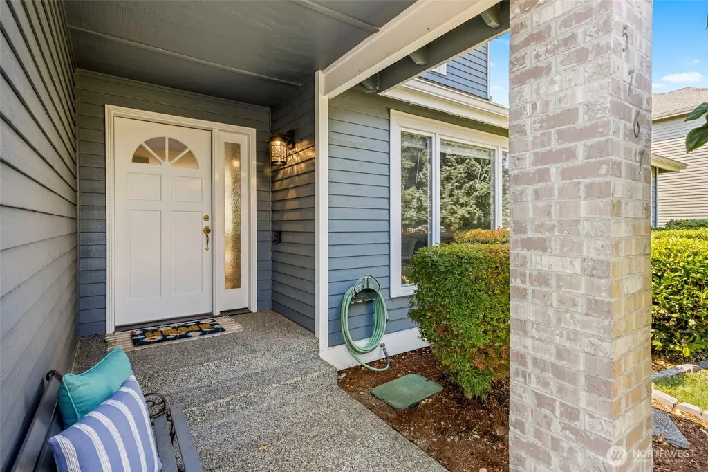 5767 Eldorado Place NW Bremerton WA 98312