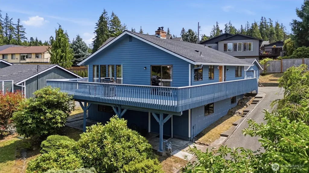 352 Lochwood Drive Camano Island WA 98282