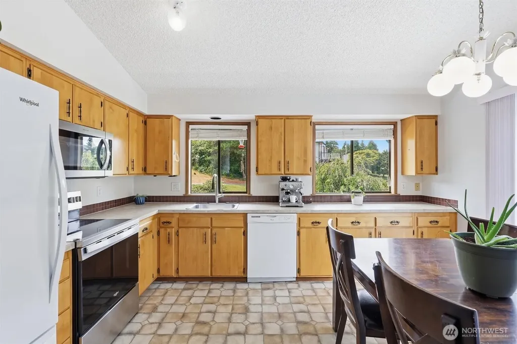 352 Lochwood Drive Camano Island WA 98282