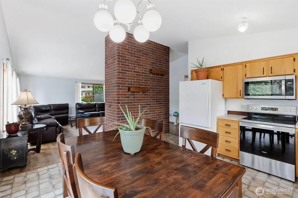 352 Lochwood Drive Camano Island WA 98282