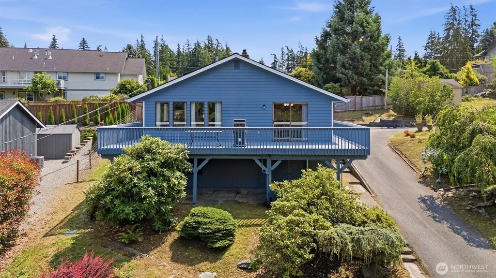 352 Lochwood Drive Camano Island WA 98282