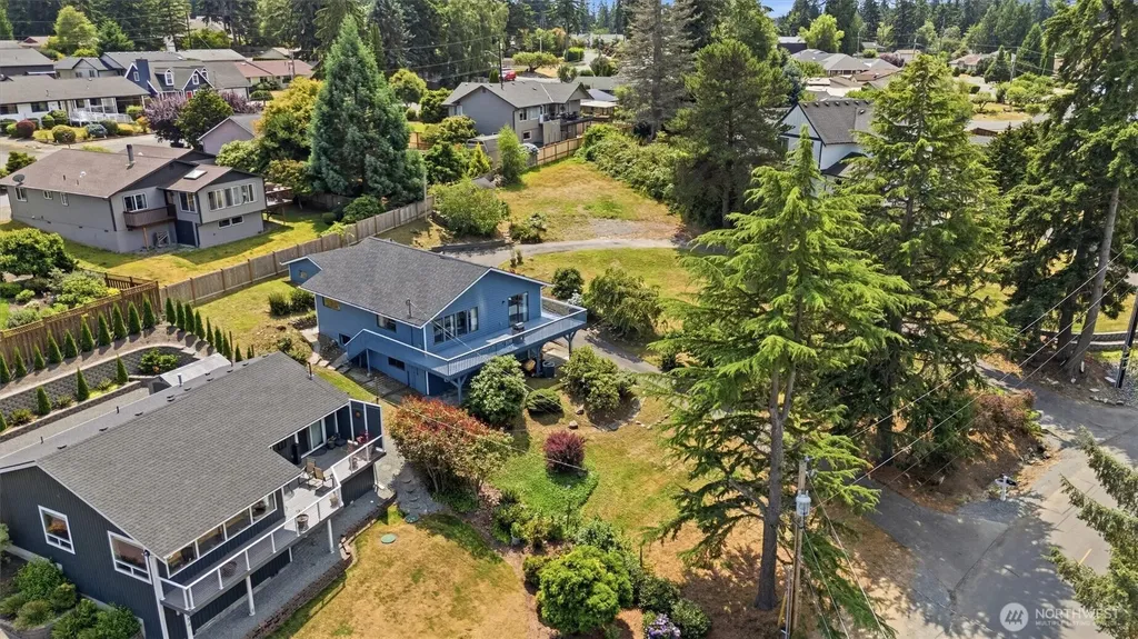 352 Lochwood Drive Camano Island WA 98282