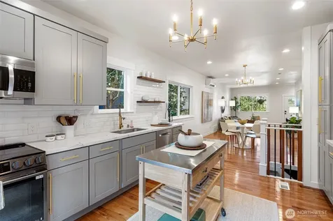 4137 41st Avenue S Seattle WA 98118
