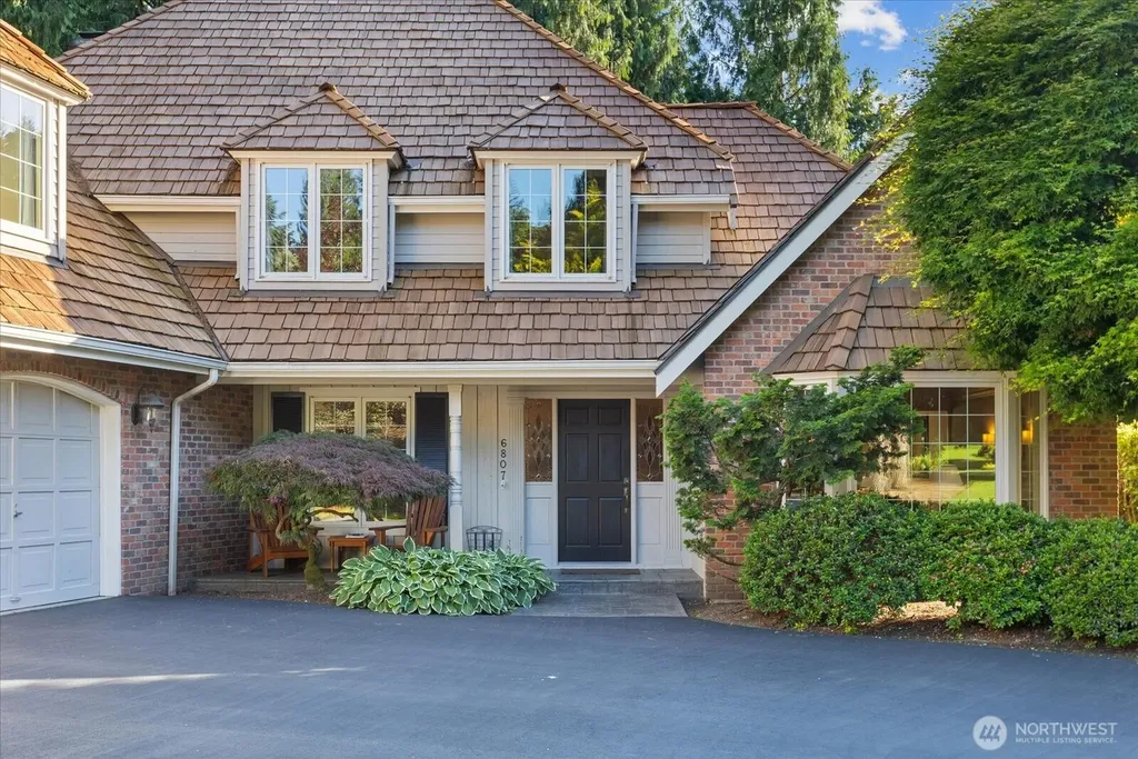 6807 214th Avenue NE Redmond WA 98053